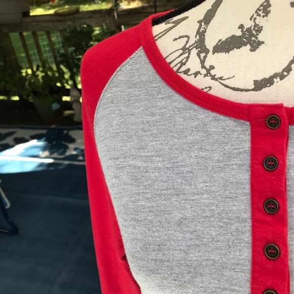 Colosseum Athletics Red Grey Henley Button Long Sleeved UGA Georgia Top Size XL - Picture 8 of 14
